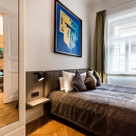 Urbana Hipster Downtown Apartment