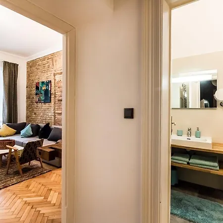 Urbana Hipster Downtown Apartment Budapest